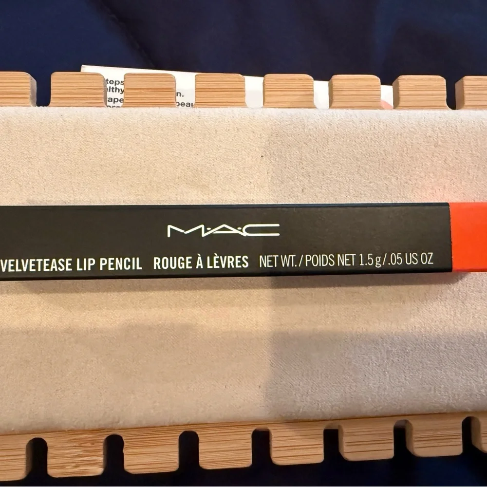 MAC Velvetease Lip Pencil – Temper Tantrum - Red - Brand New - Picture 4 of 7